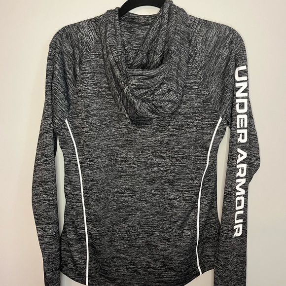Under Armour athletic shirt/hoodie grey -*** NEW! - Picture 4 of 4